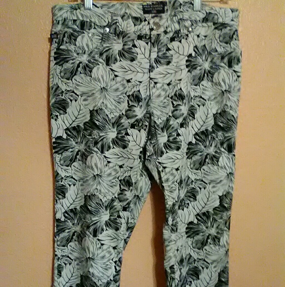 Polo Jeans Co black & white hibiscus print capris - Picture 3 of 3